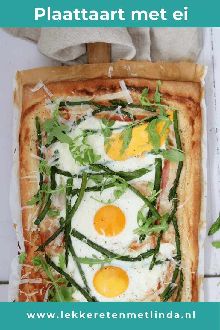 Een hartige plaattaart met ei, spek en asperges. Een heerlijk makkelijk recept voor het avondeten waar het hele gezin van smult. Serveer er nog een groeen salade of een kop soep bij. #plaattaart #hartig #makkelijk #recept 