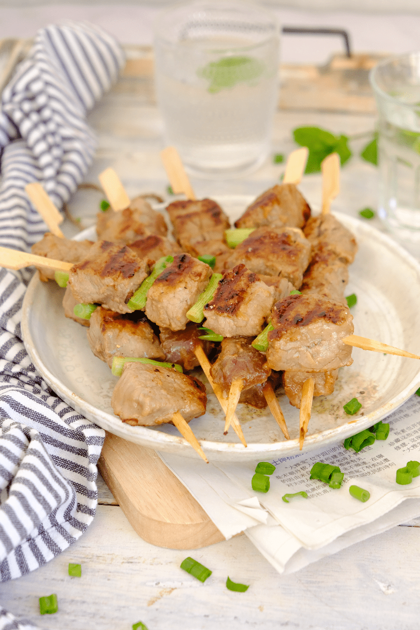 Aziatische biefstuk spiesjes in een Oosterse marinade van