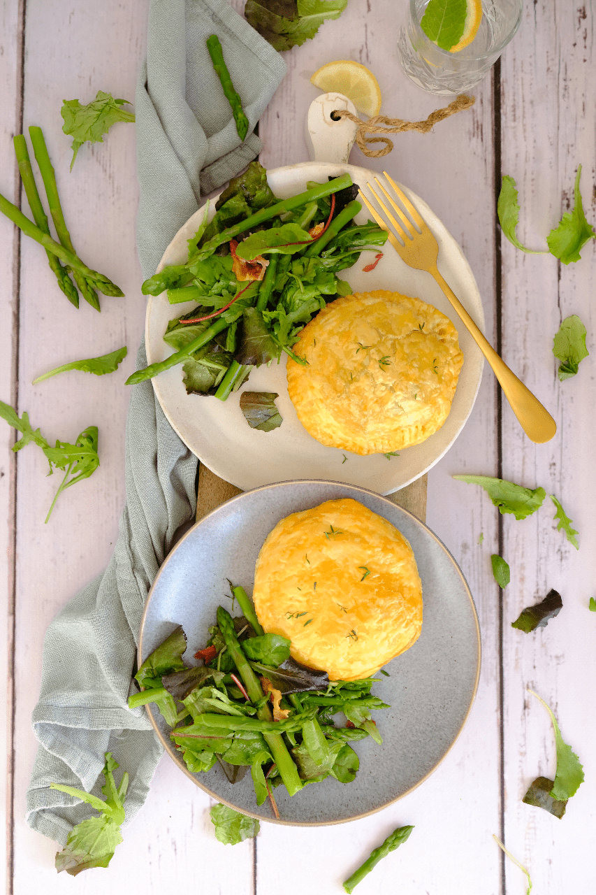 Salade met geitenkaas in bladerdeeg