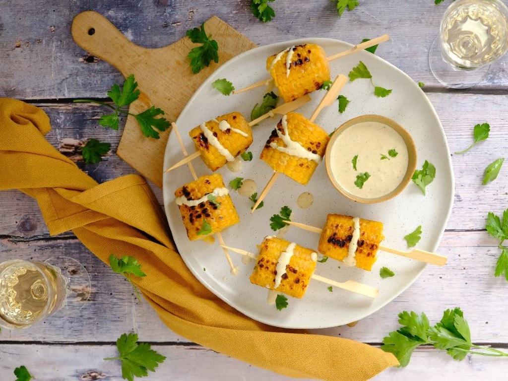 Mais met feta saus