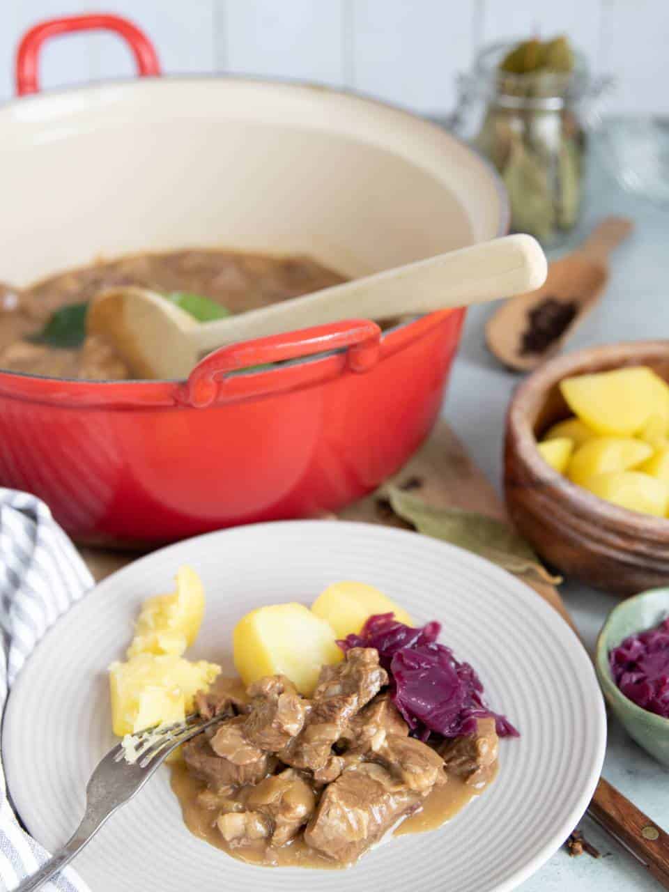 Hachee maken, stoofvlees recept, hachee maken volgens oma's recept