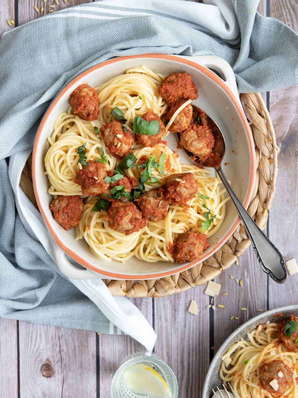 Pasta met balletjes in tomatensaus