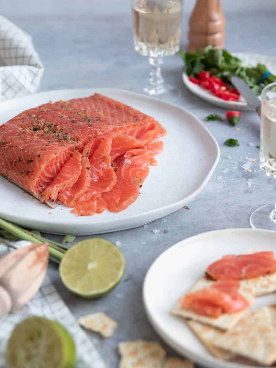 Oosterse Gravad Lax met citroengras, limoen en rijstazijn. 