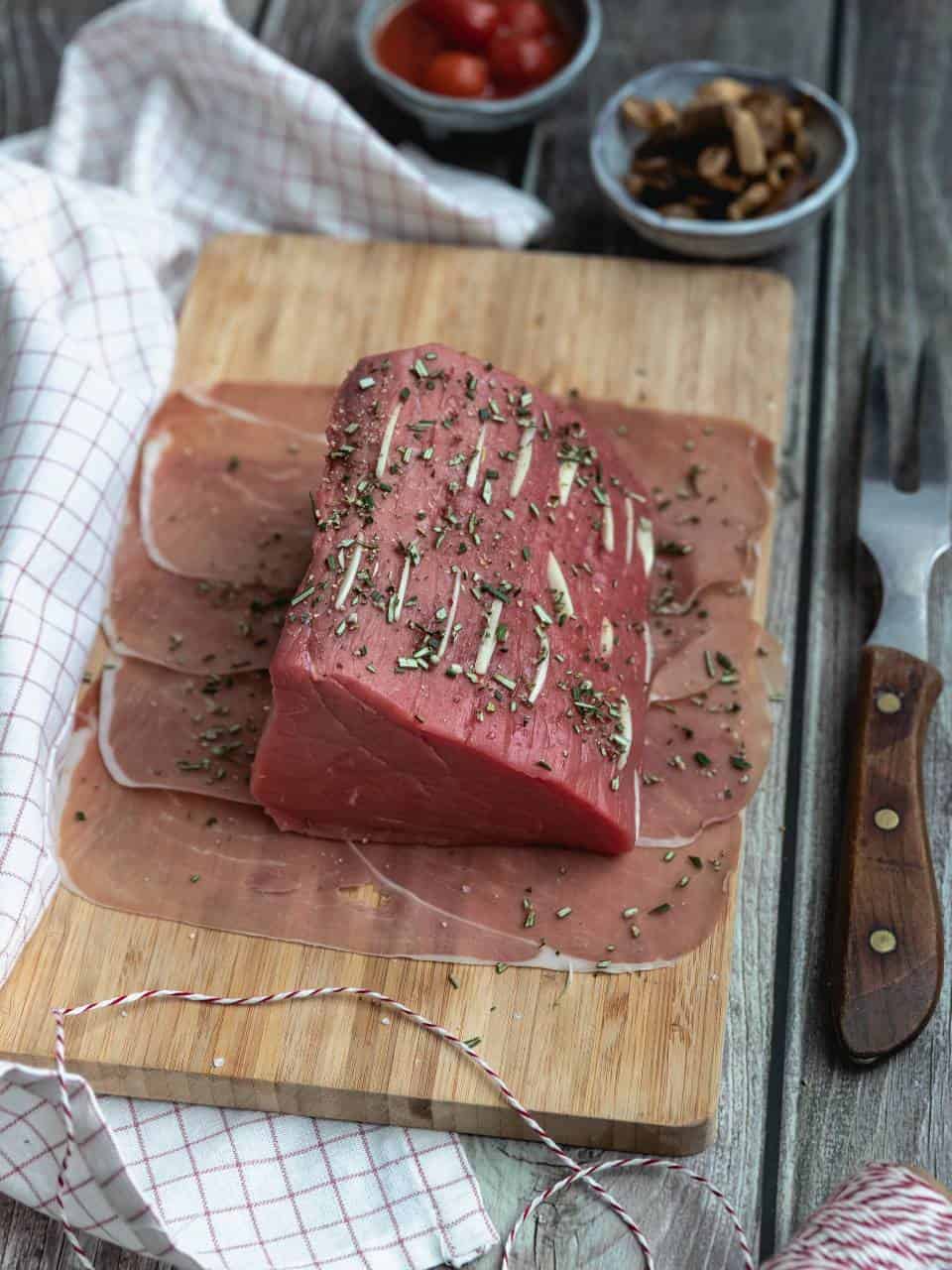 Rosbief met rode wijn saus, hoofdgerecht kerst, kerst hoofdgerechten met vlees