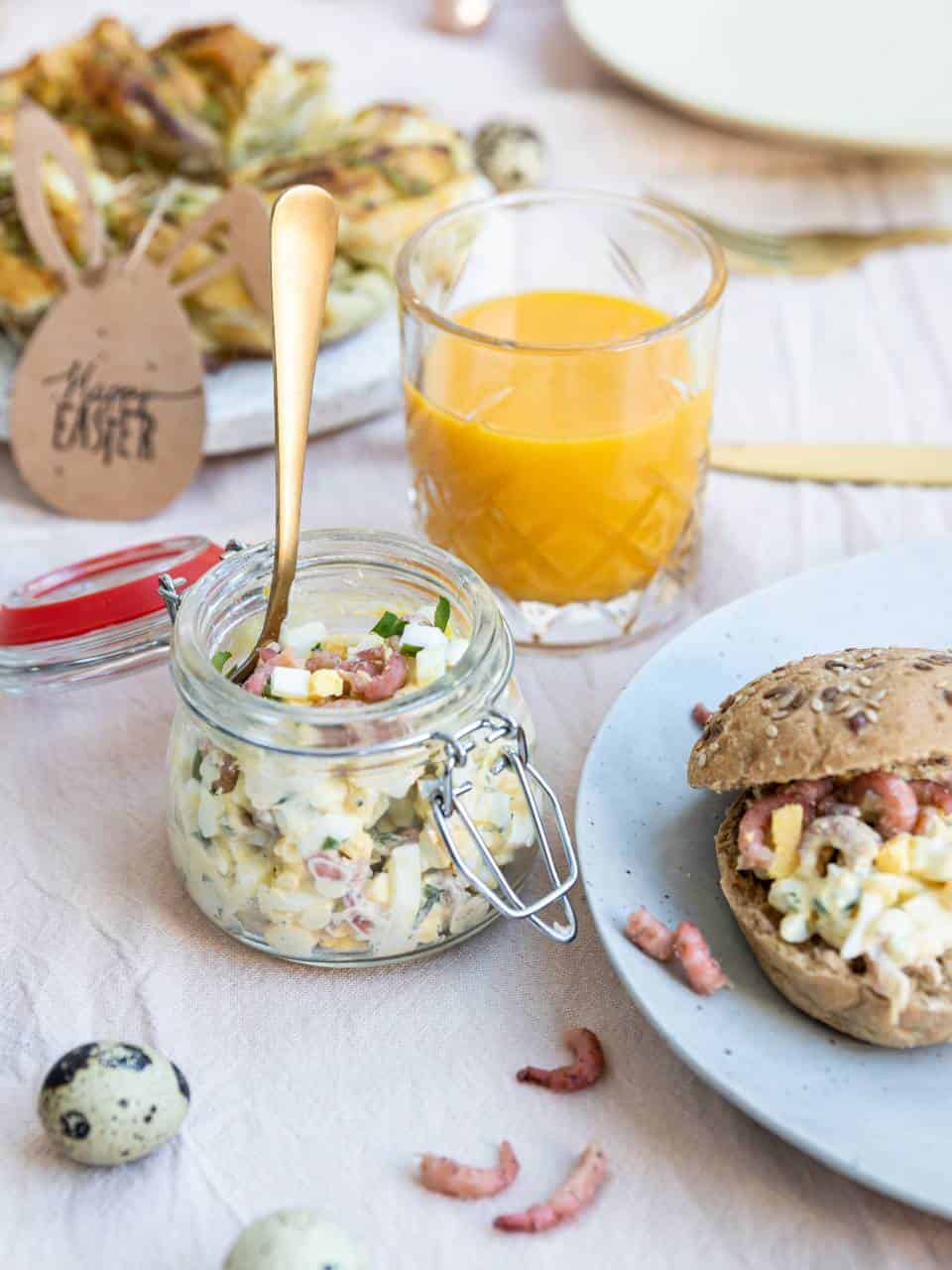 Eiersalade met Hollandse garnalen en truffel voor de paasbrunch