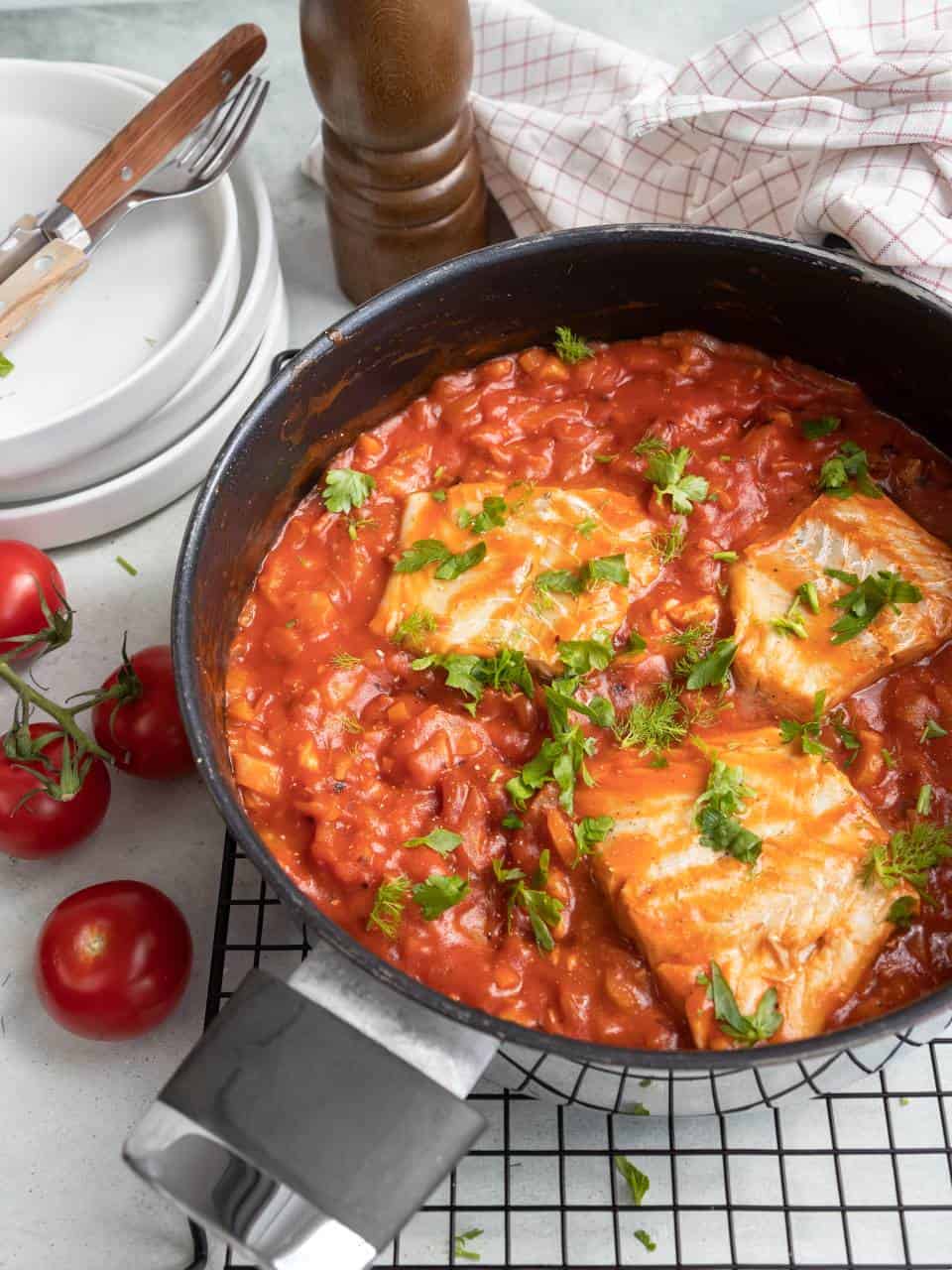 Makkelijke gestoofde kabeljauw in tomatensaus