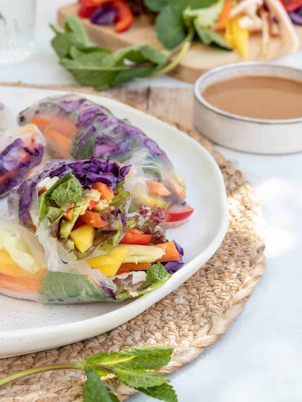 Spring rolls met kip en spring rolls saus