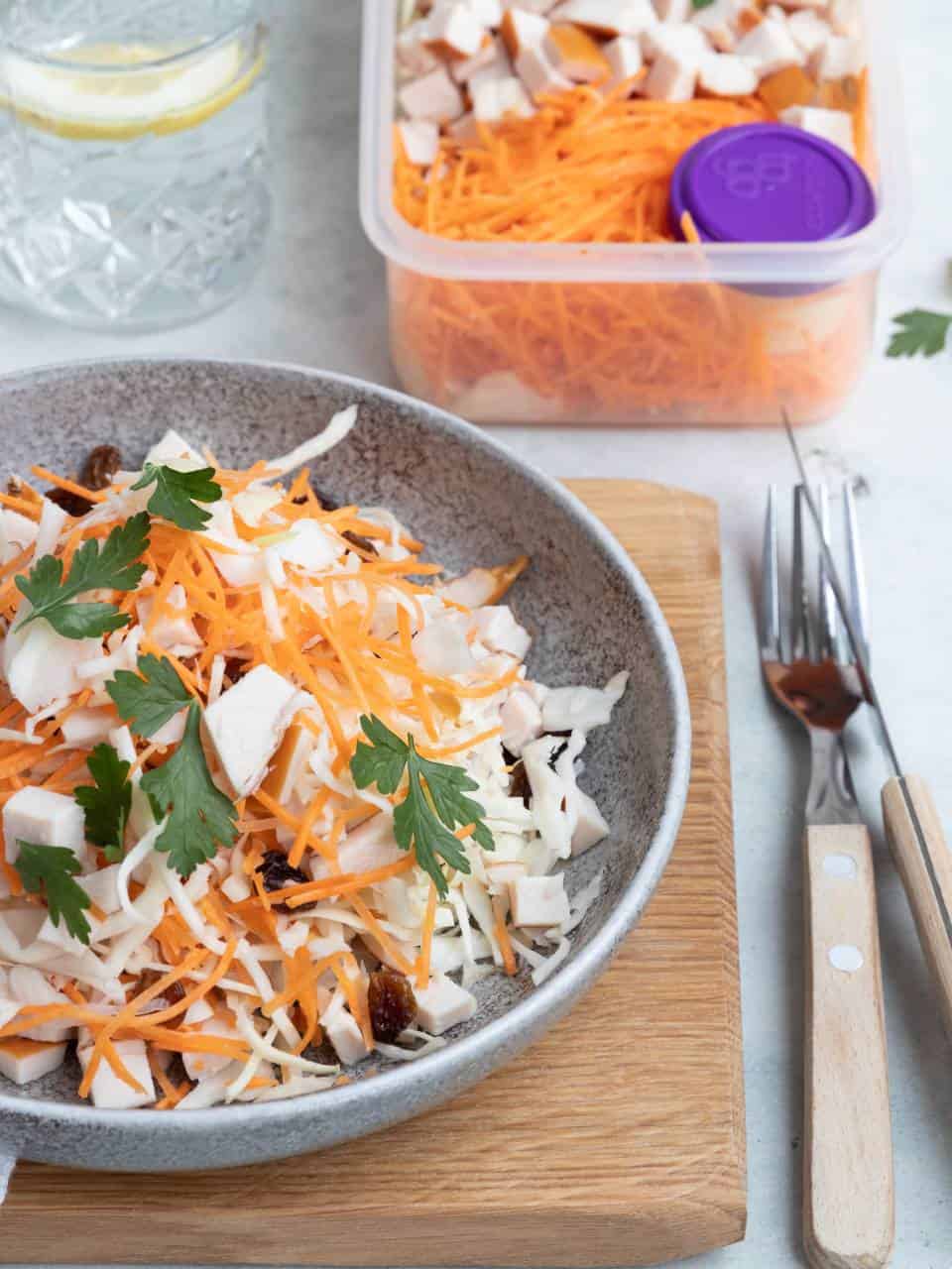 Koolsalade recept voor de lunch met kip
