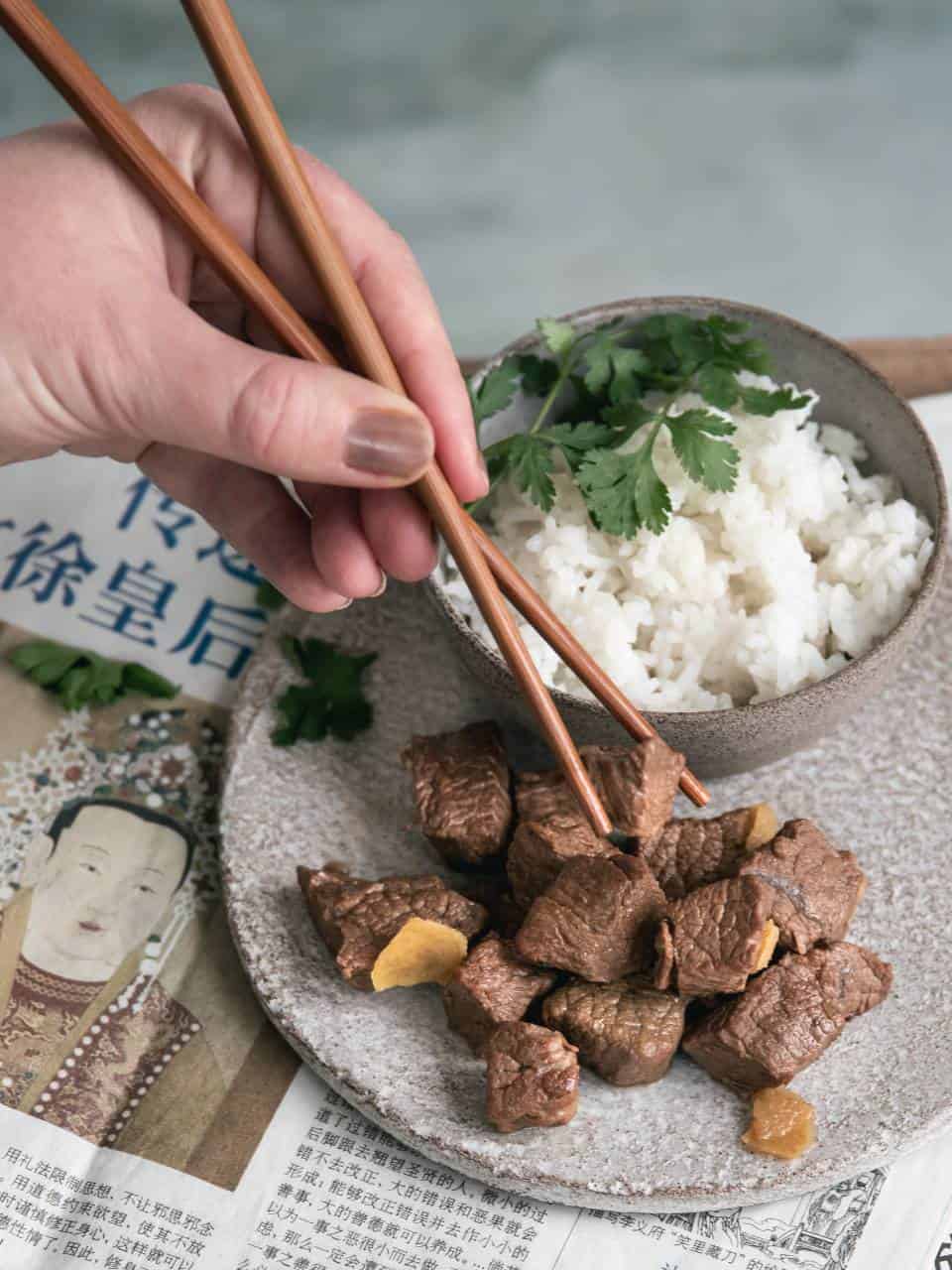 Japans stoofvlees recept met sojasaus, mirin, gember en miso.