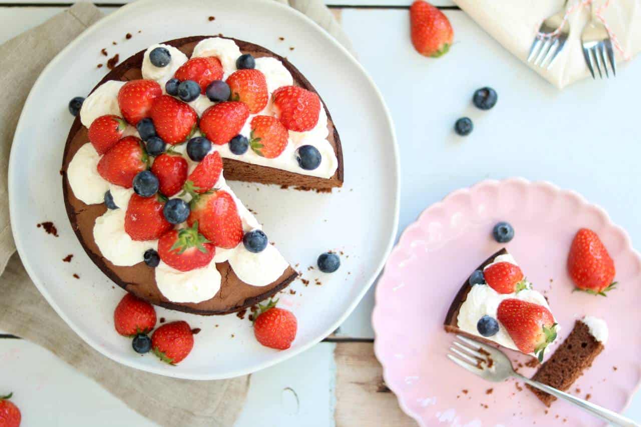 Kerst dessert chocolade taart met fruit