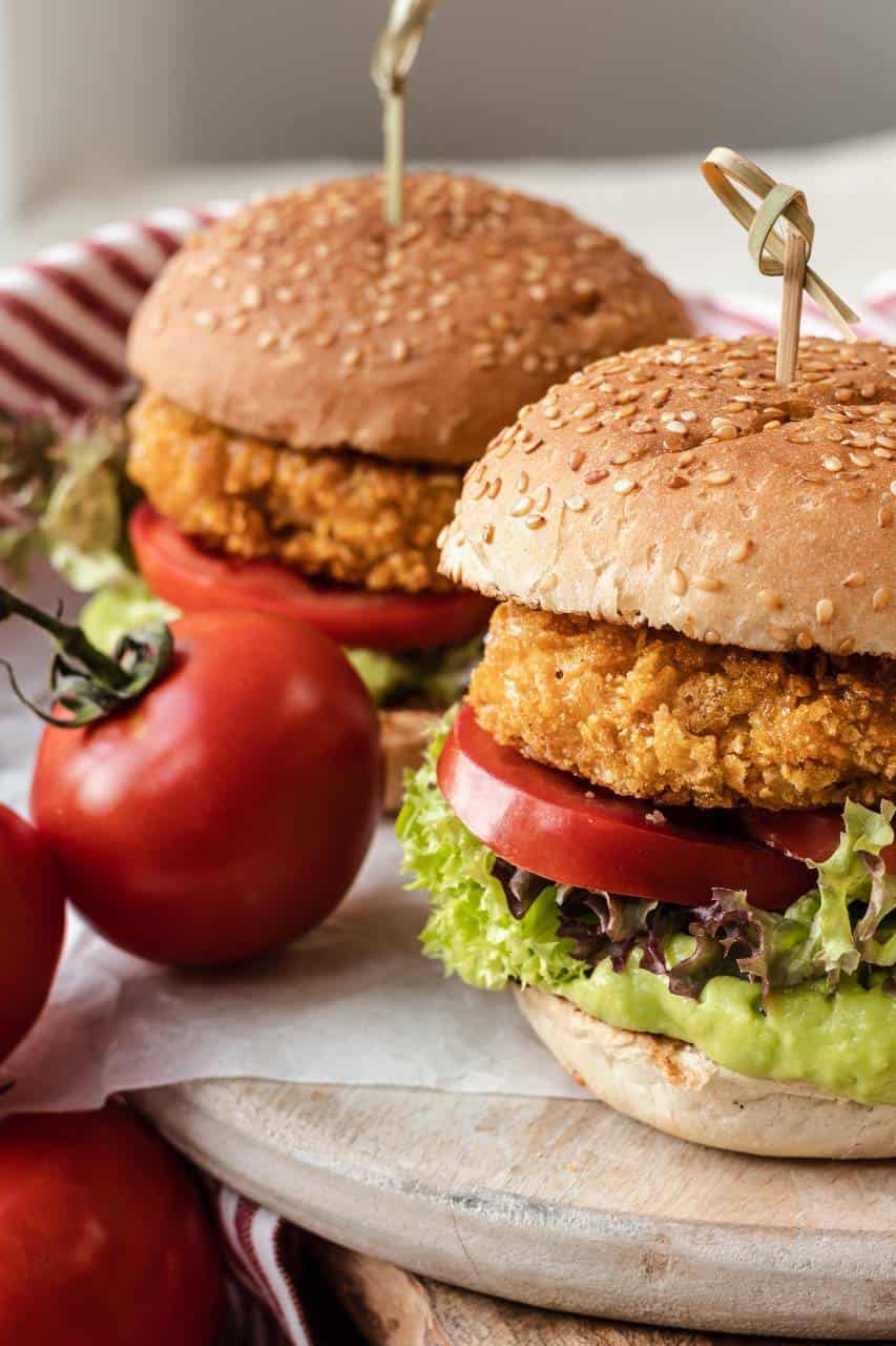 Krokante kipburgers maken 