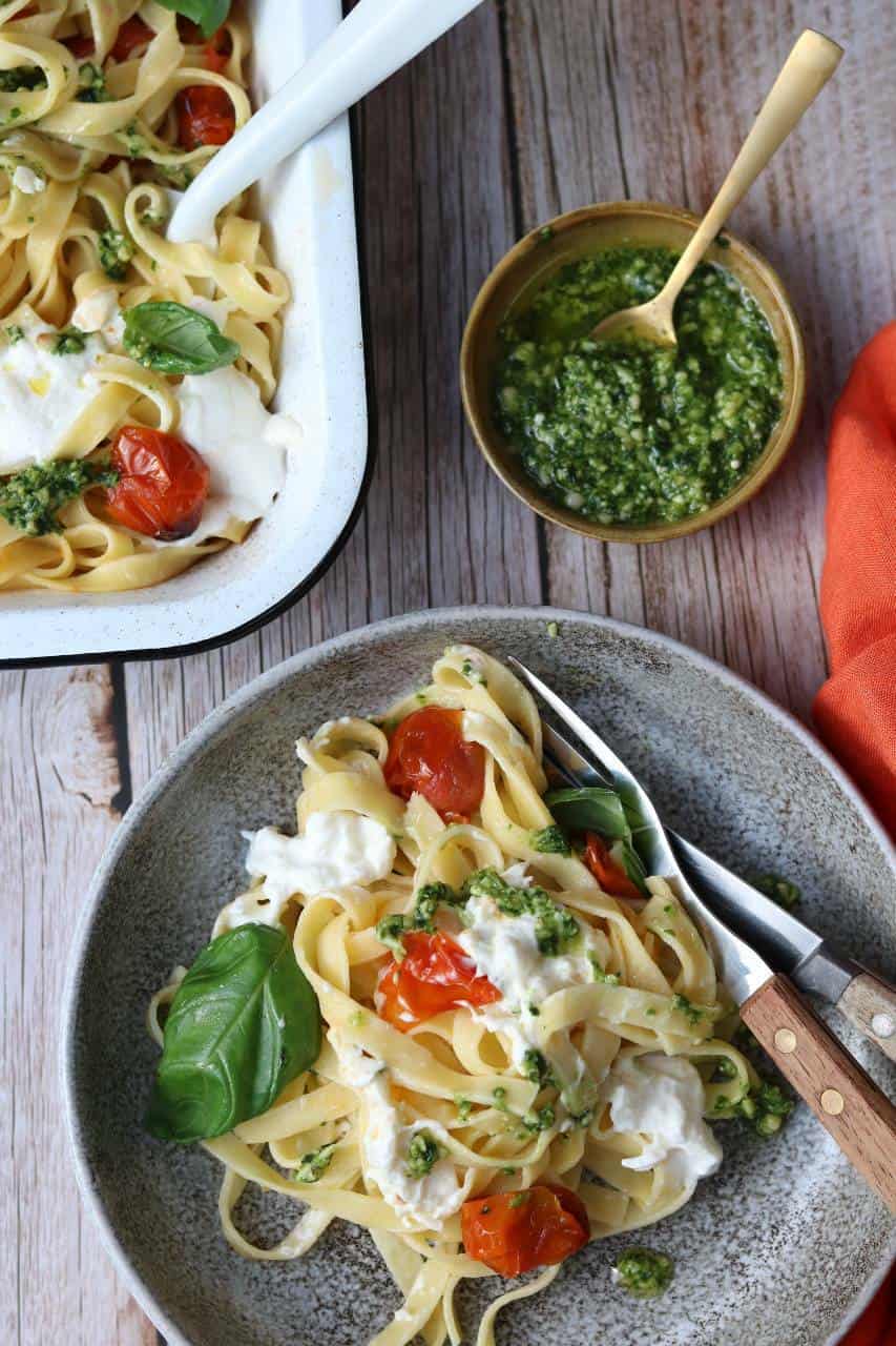 Burrata caprese met pasta