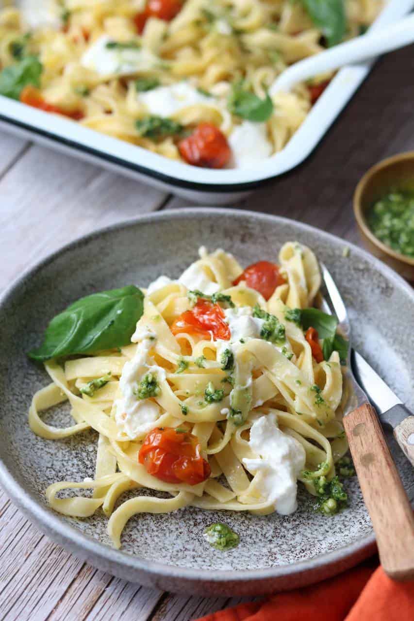 Pasta burrata caprese