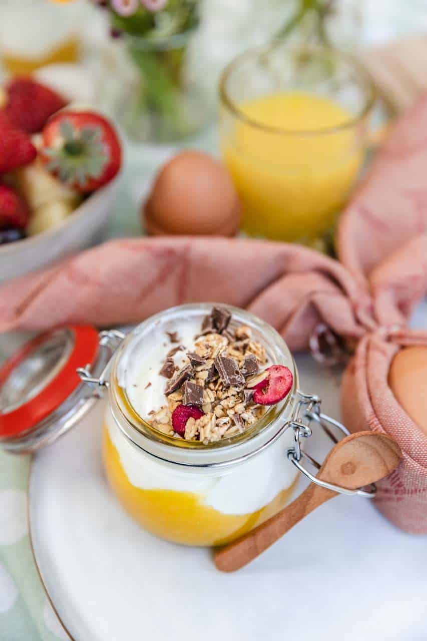 Yoghurt parfait met mango voor Paasbrunch
