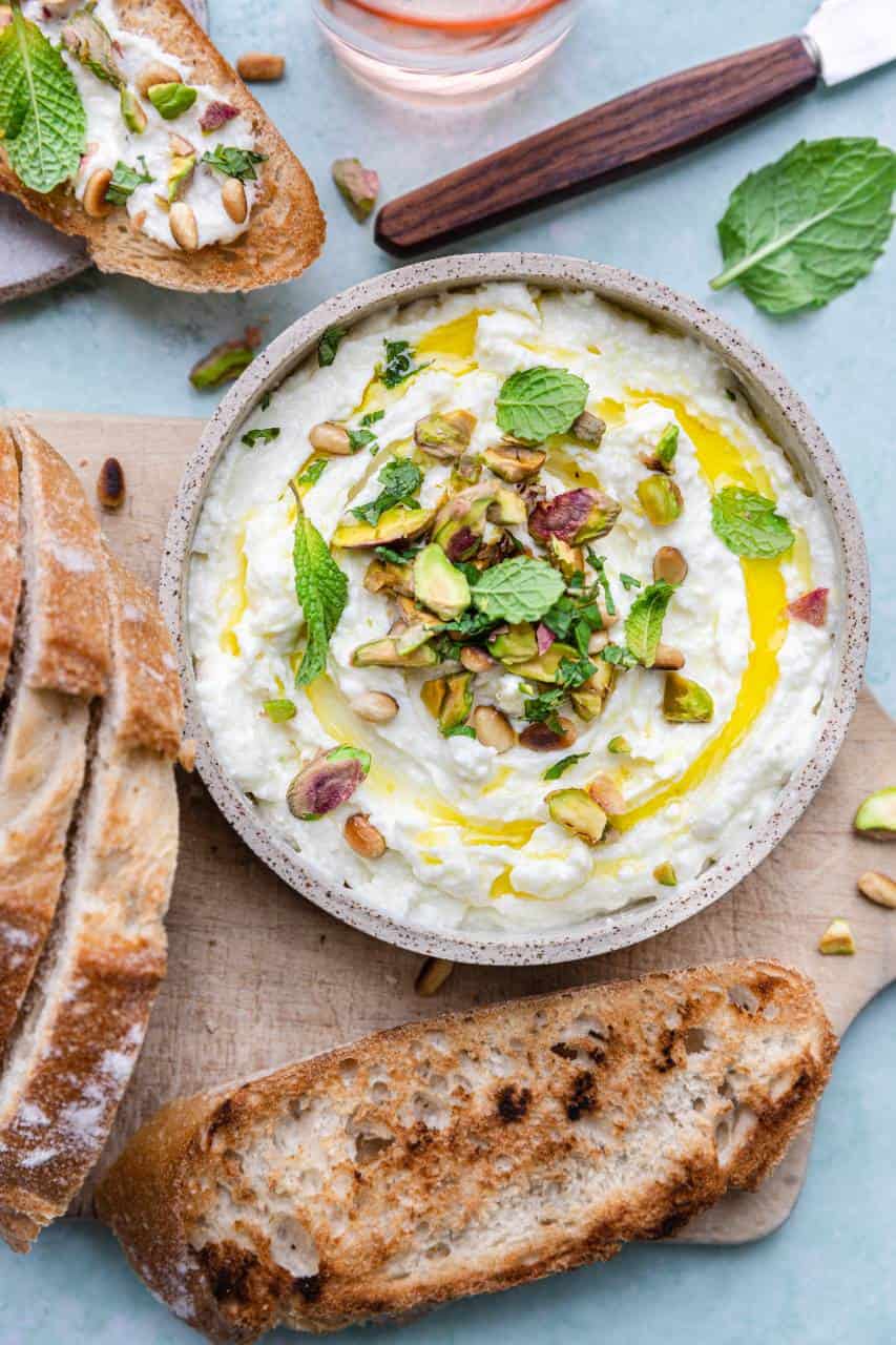 Dip met feta, Griekse yoghurt en olijfolie