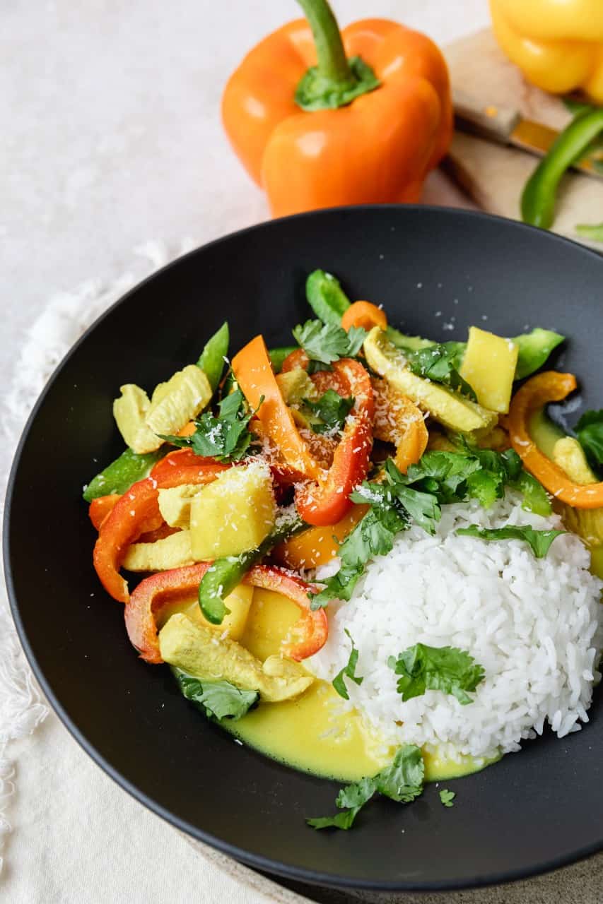 Kip met rijst en mango
