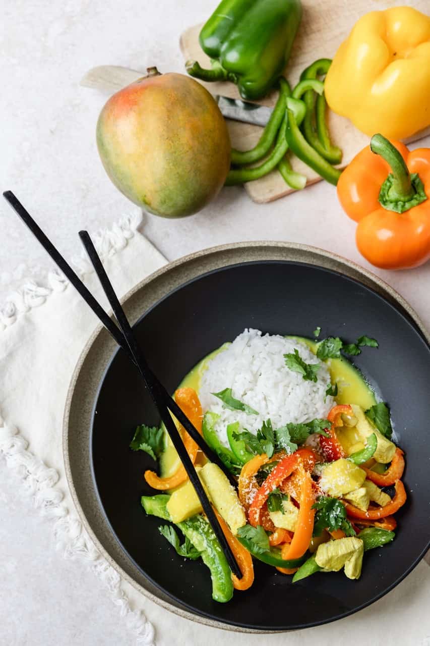 Kip, mango rijst en kokosmelk
