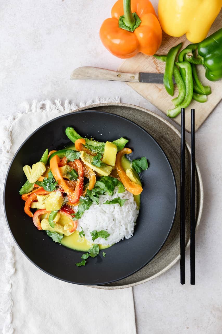 Kip met mango en paprika