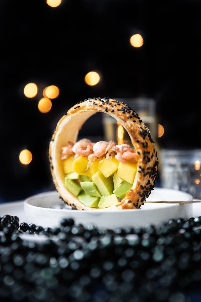 Bladerdeegring met Hollandse garnalen. Makkelijke voorgerecht voor kerst of een diner