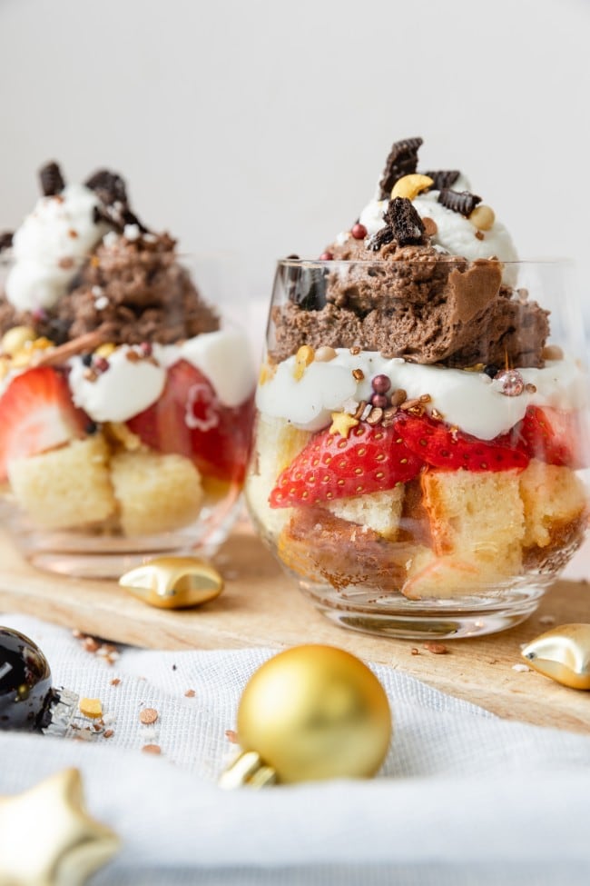 Makkelijke trifle. Dessert in een glaasje.