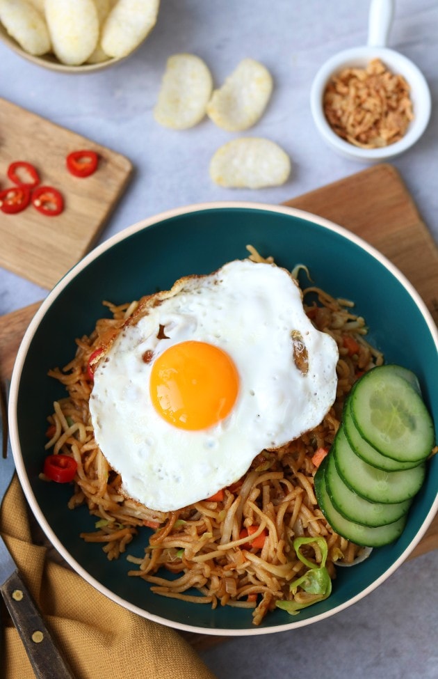 Vegetarische bami goreng maken