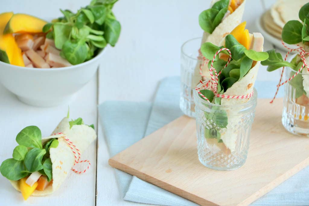 Wraps recepten koud met kip, mango en avocado.