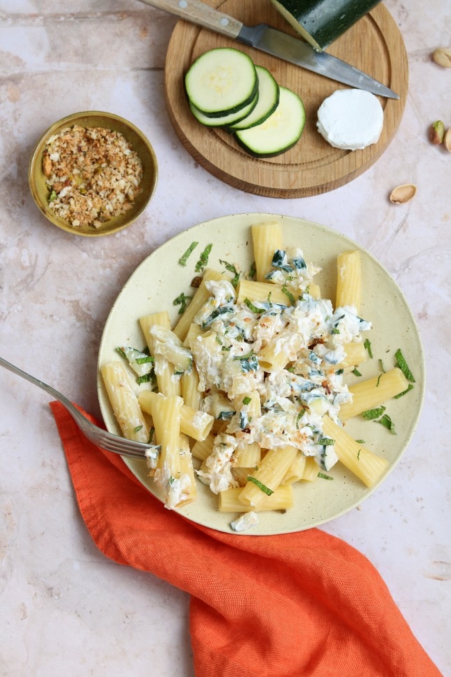 Pasta met courgette en geitenkaas