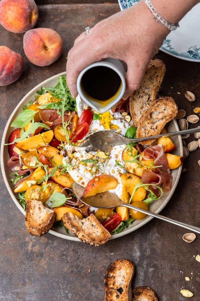 Burrata salade met nectarine