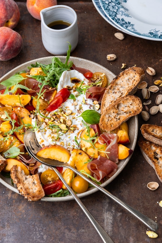 Burrata salade met nectarine