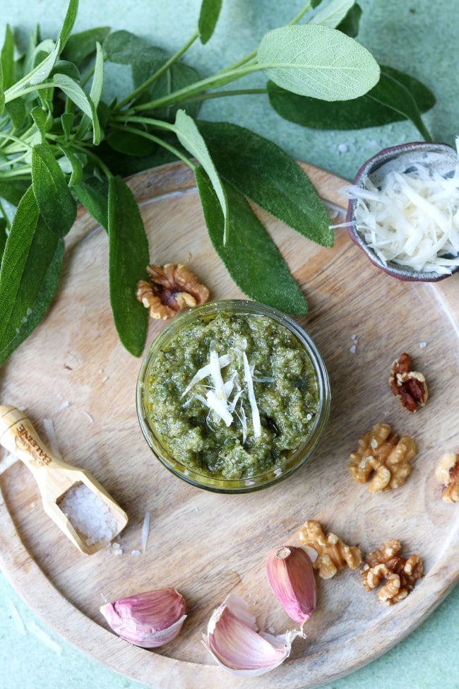 Salie pesto maken