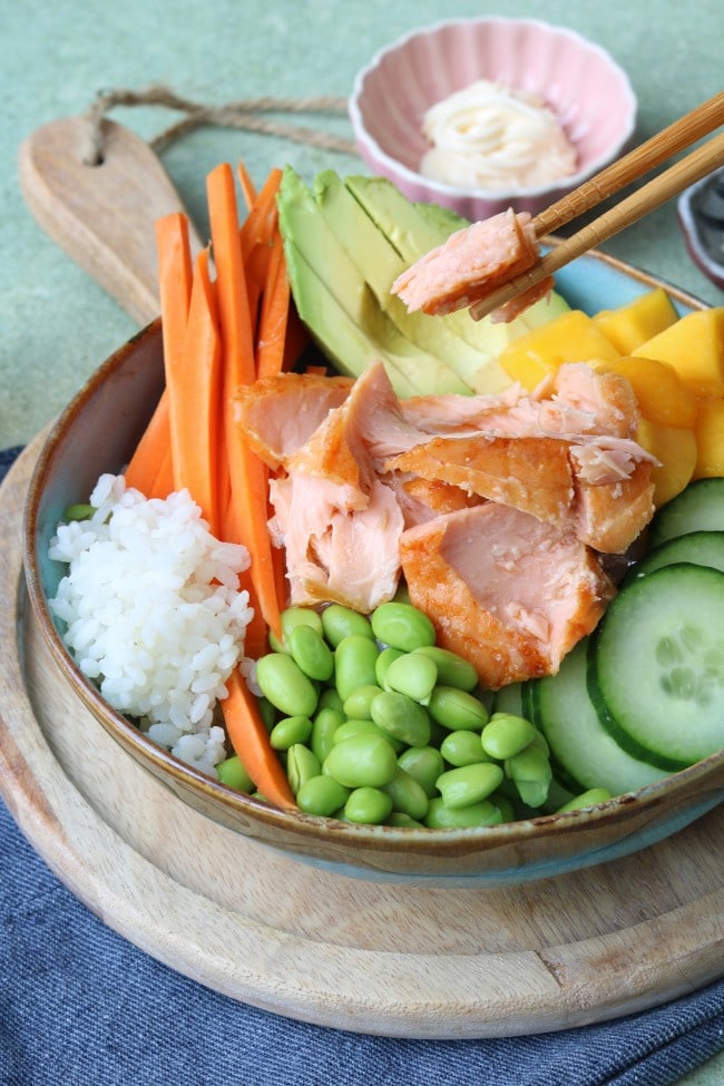 Poke bowl met zalm recept