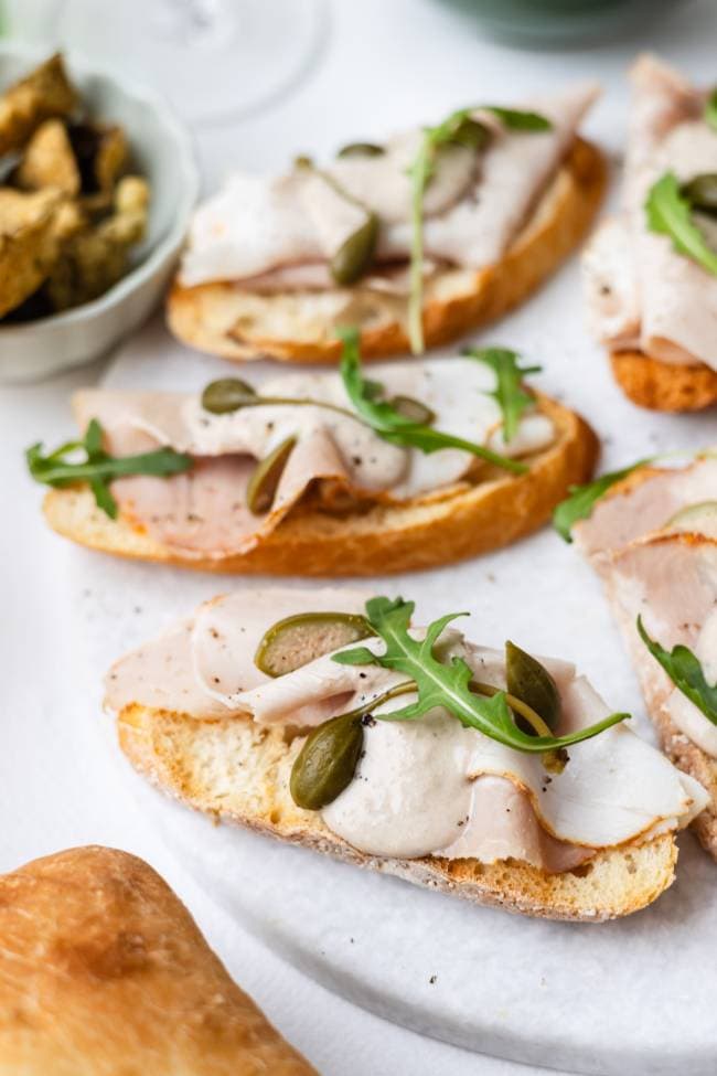 Vitello tonnato bruschetta