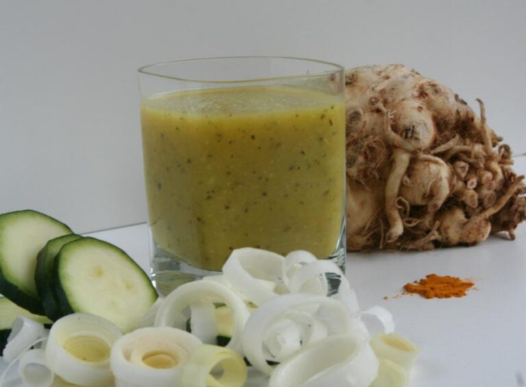 Gezonde lunch: knolselderij prei courgette soep