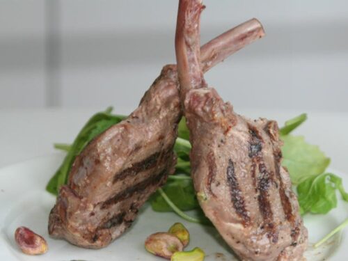 gegrilde lamsrack met kruidensalsa