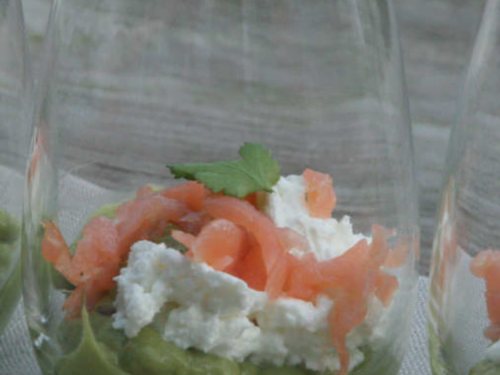 Amuse avocado met zalm