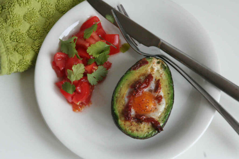 Avocado met ei uit de oven