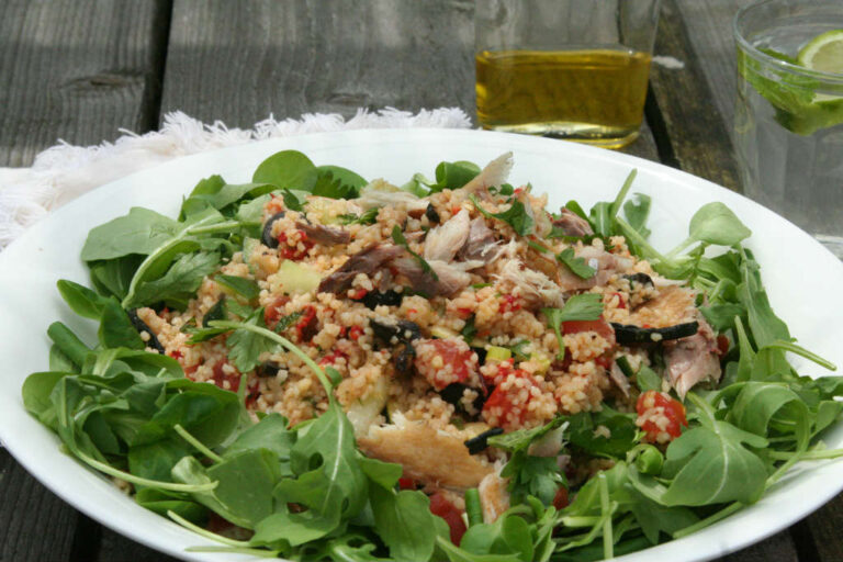 Couscous salade met groente en makreel