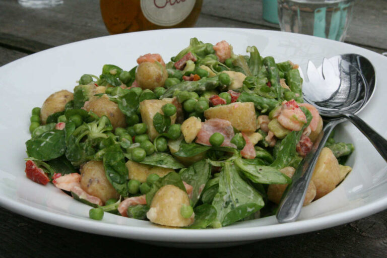 Krieltjessalade met zalm en avocado