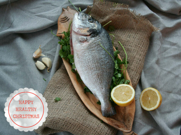 Hele dorade uit de oven met verse kruiden