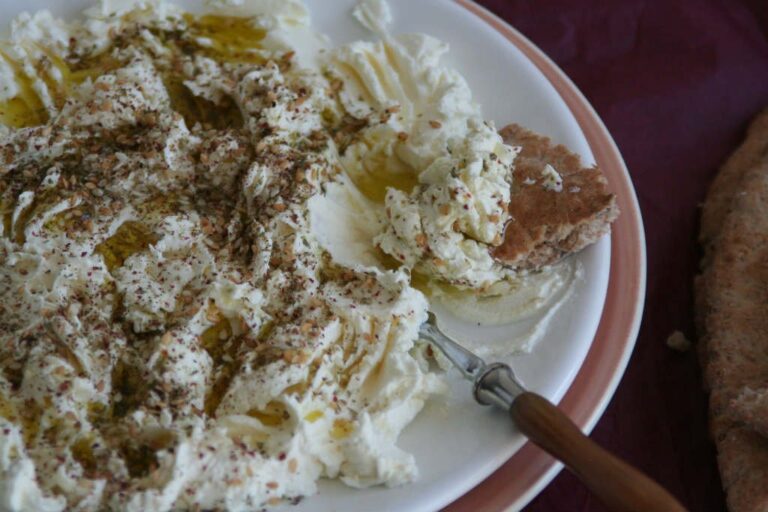 labne met zaatar