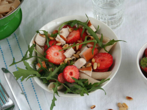 penne met aardbei en rucola