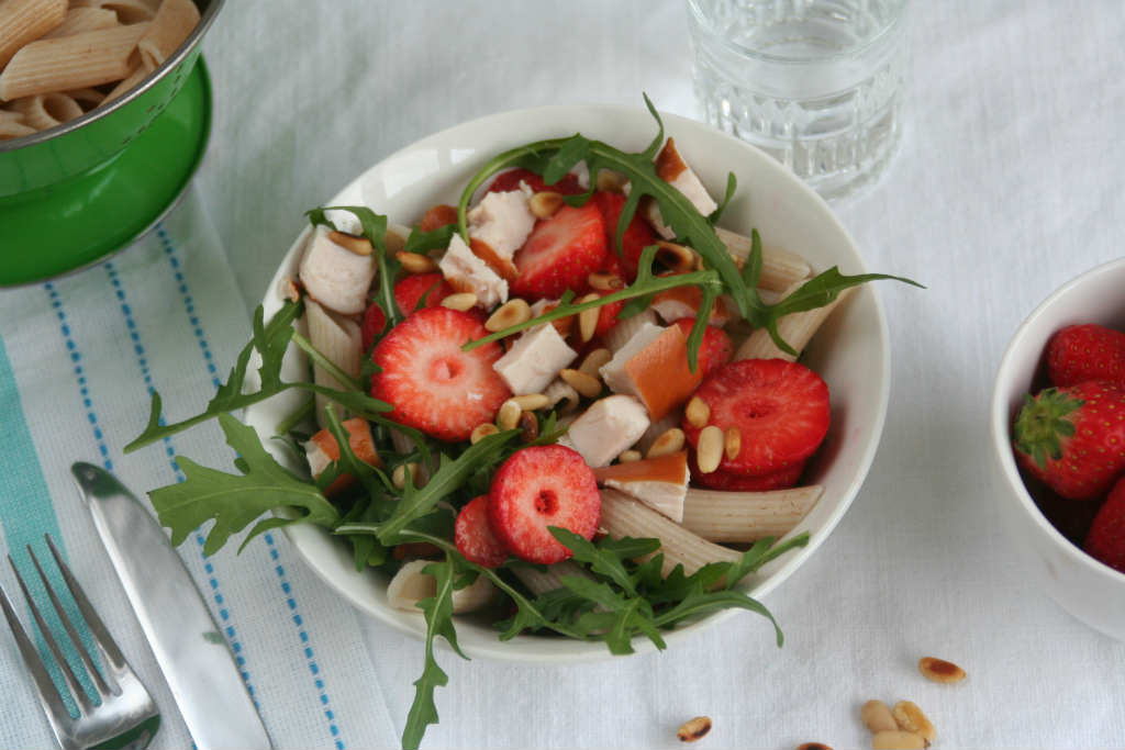 Penne met aardbei en rucola