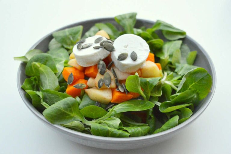 Salade met pompoen, appel en geitenkaas