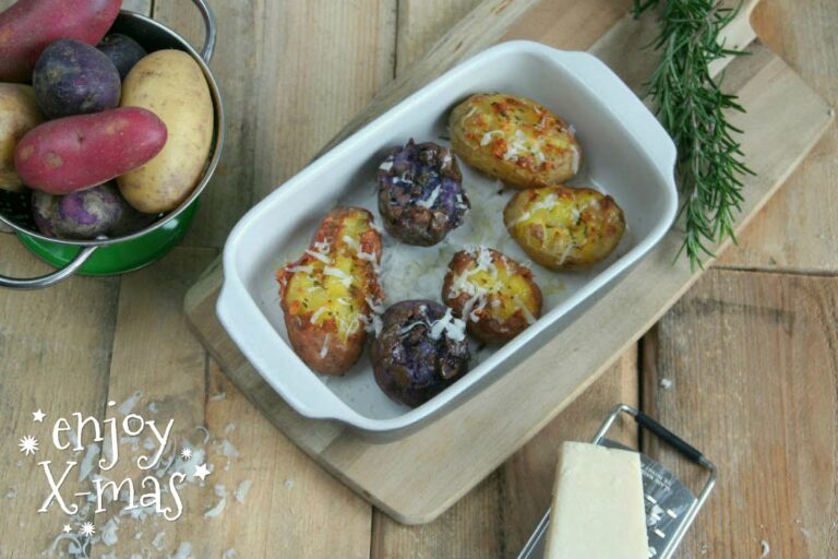 Gekleurde aardappelen uit de oven