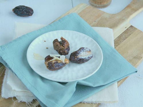 dadels met pindakaas met 3 toppings