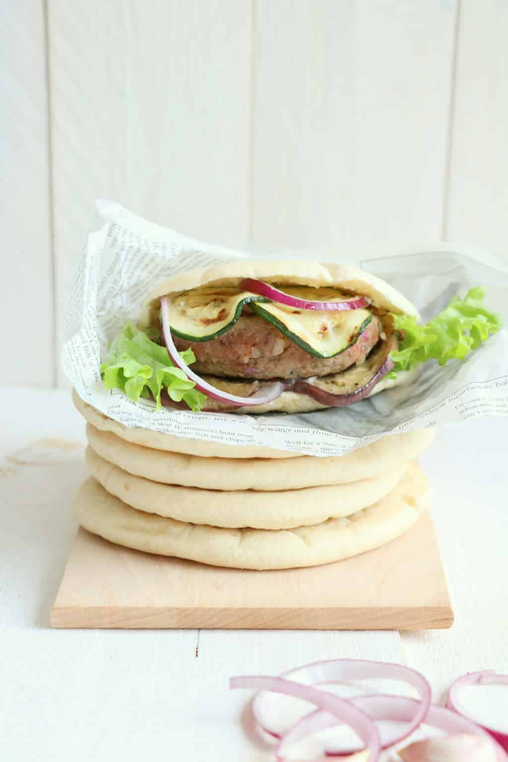 Pita burger met geroosterde groente