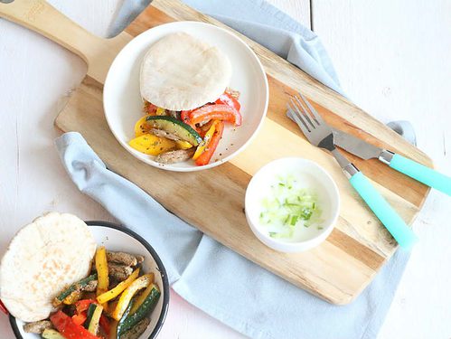 pita broodjes met biefstuk reepjes en groente