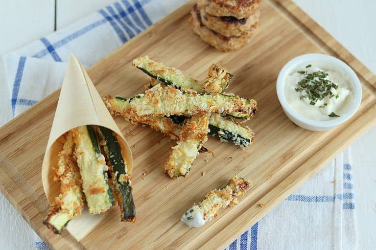 Courgette frieten met kipburgers