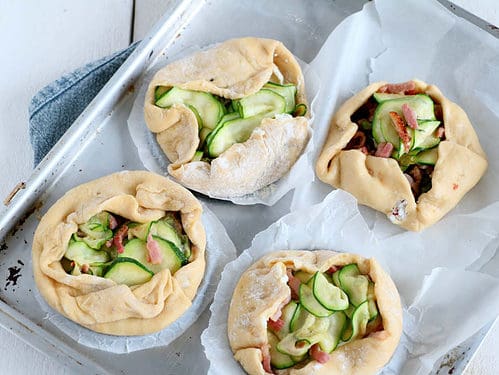 Galette met courgette en spekjes