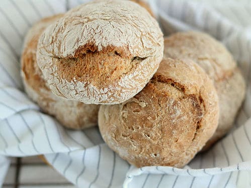 Harde bolletjes met volkorenmeel